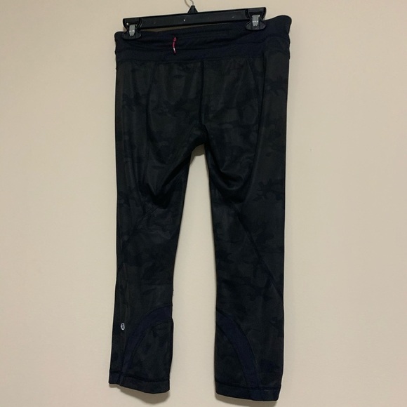 Lulu lemon camo cropped leggings - Picture 2 of 2
